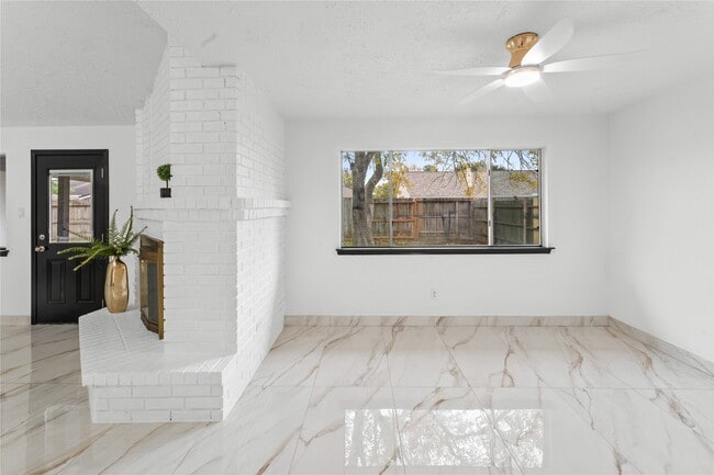 Building Photo - 2610 Hollymist Dr