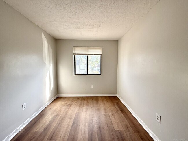Building Photo - 151 Newington Ave
