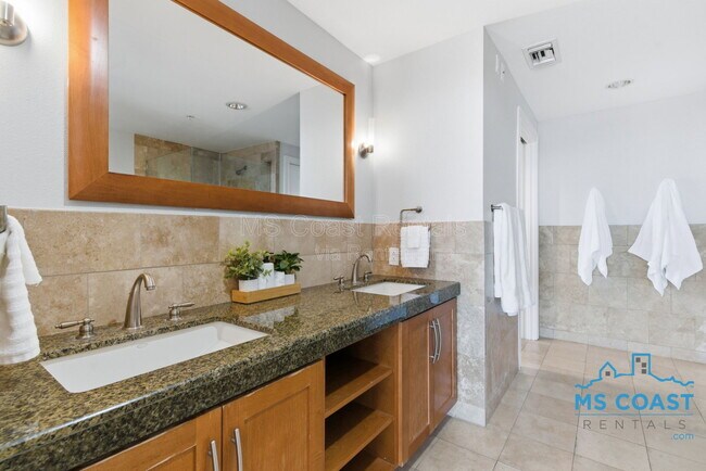Building Photo - 2060 Beach Blvd
