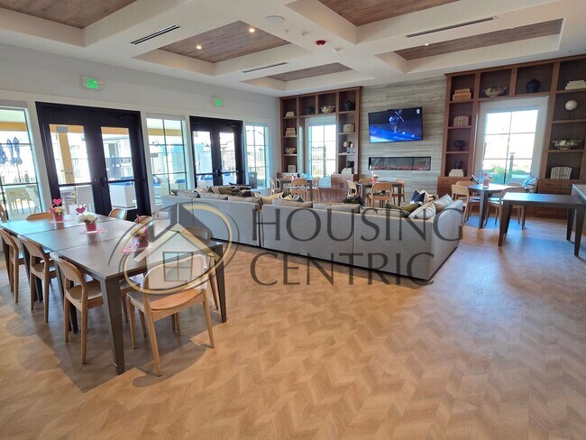 Building Photo - Executive Single Story Rental in HIGHLY DESIRABLE Heritage 55+ Community!