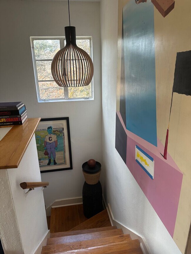 Building Photo - F28