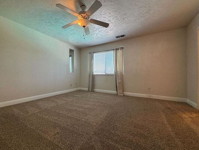 Building Photo - Prime Fresno Location Near River Park and ...