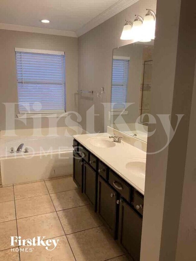 Building Photo - 219 Balsam Grove Cir