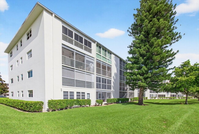 Building Photo - 2024 Hythe B
