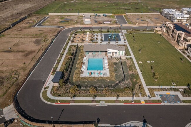 Building Photo - 3260 S Agate Paseo