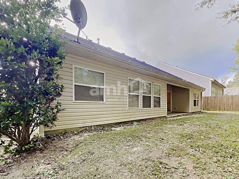 Building Photo - 2617 Woodford Ln