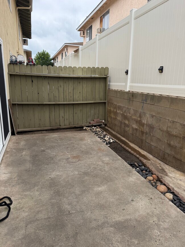 Building Photo - 1341 Eastpark Dr