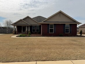 Building Photo - For Rent: Charming 3-Bedroom, 2-Bathroom H...