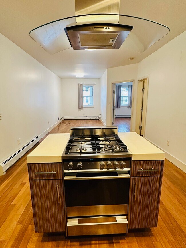 Building Photo - 81 W 27th St