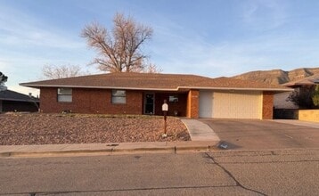 Building Photo - Delightful Home in a delightful and popular area.