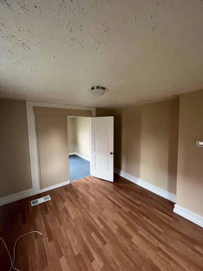 Building Photo - 410-412 Scio St