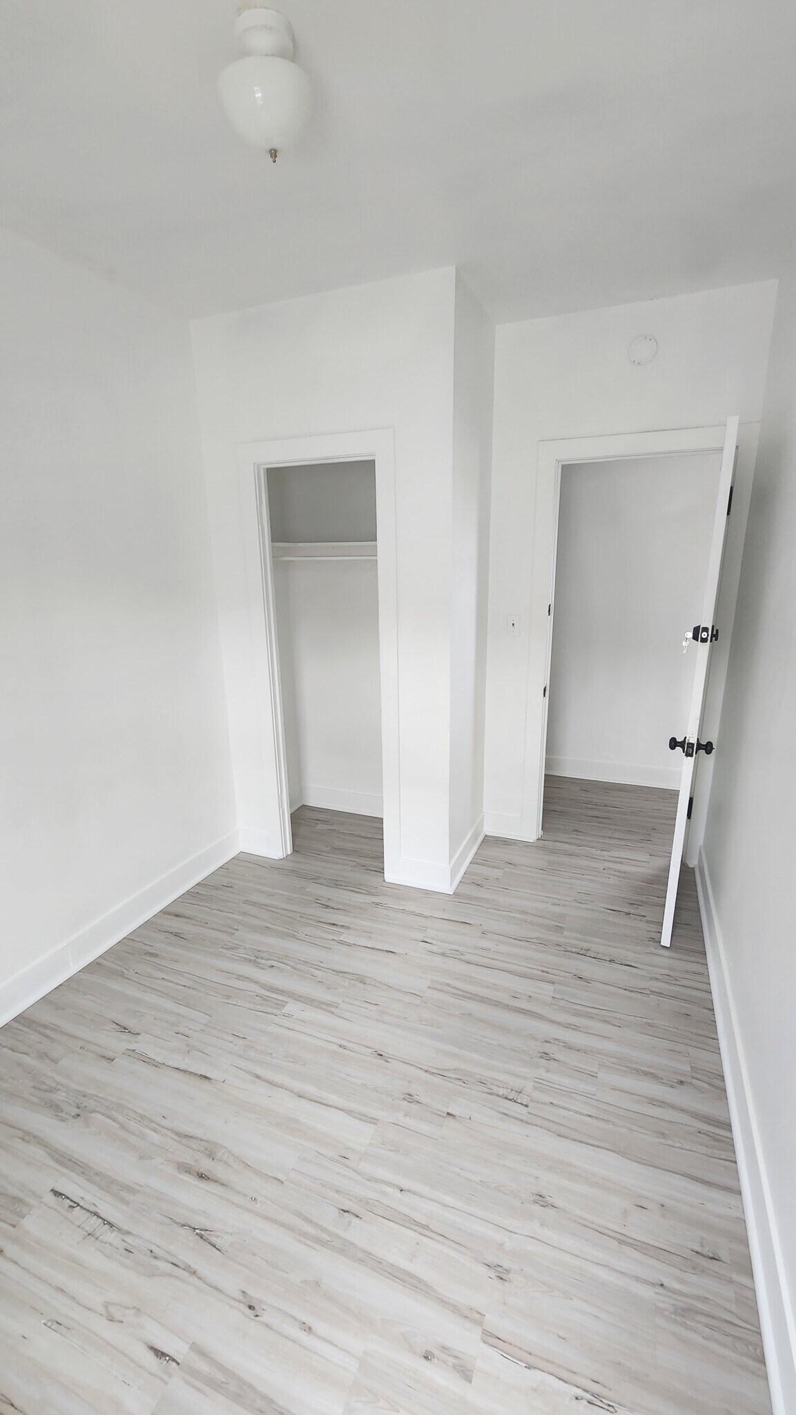 Building Photo - 42 W Main St