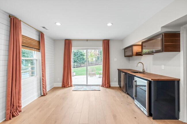 Building Photo - 3800 Terrebonne Ct