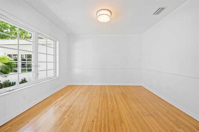 Building Photo - 4114 Santa Maria St