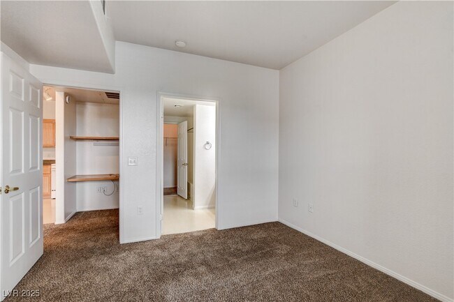 Building Photo - 10550 W Alexander Rd