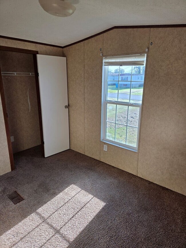 Building Photo - 1118 Melvin Dupuis Rd