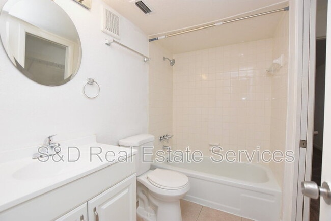 Building Photo - 141 Fernery Rd