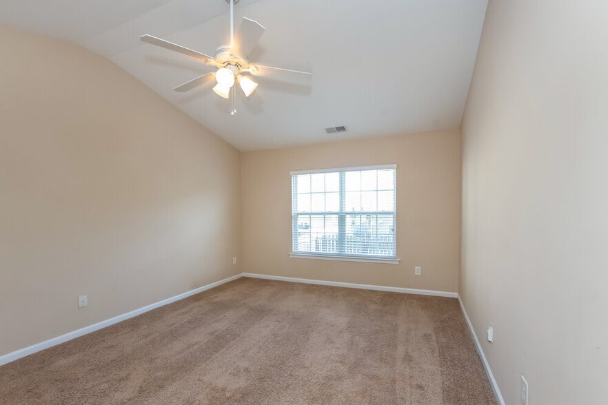 Building Photo - 722 Hope St