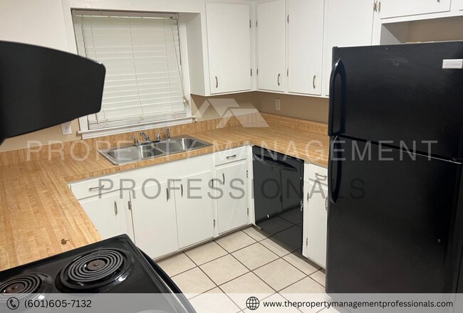 Building Photo - 1258 Deerfield Ln