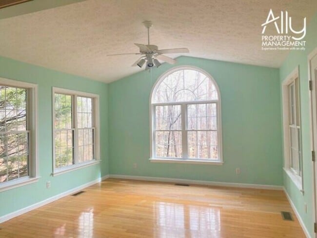 Building Photo - 35 Hardwood Rd