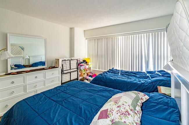 Building Photo - 3800 Galt Ocean Dr