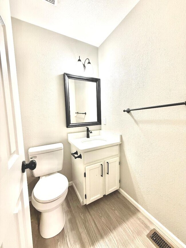 Building Photo - 1872 S Cathay Ct