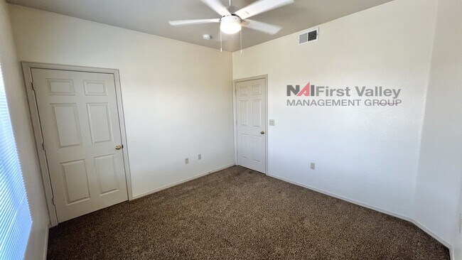 Building Photo - 3 Bedrooms, 2 Baths