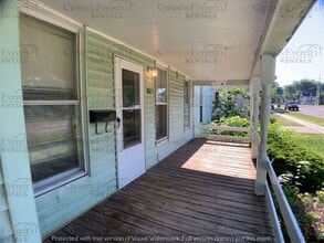 Building Photo - Perfect Size 1br Duplex right outside of D...