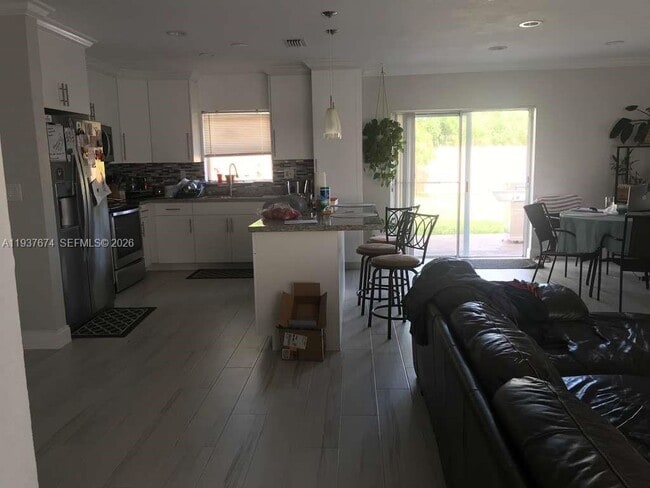 Building Photo - 15563 SW 107th Pl