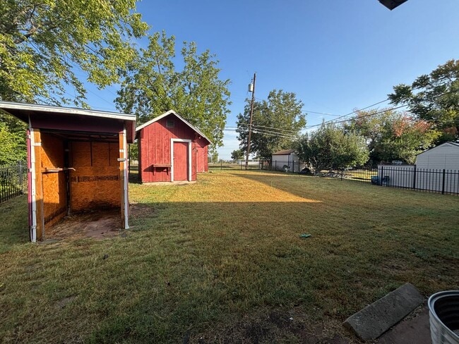 Building Photo - 4408 Vesta Dr