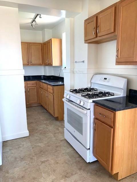 3 Bed - 1.5 Bath Renovated Kitchen - Viking