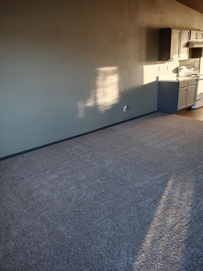 Building Photo - Single Family Home