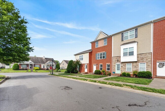 Building Photo - 3 Bedroom 3 1/2 Bath Pet Friendly Condo For Rent!