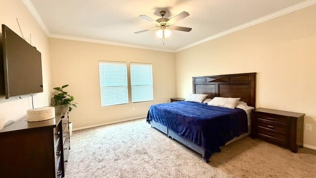 Building Photo - 11104 Santillana Loop