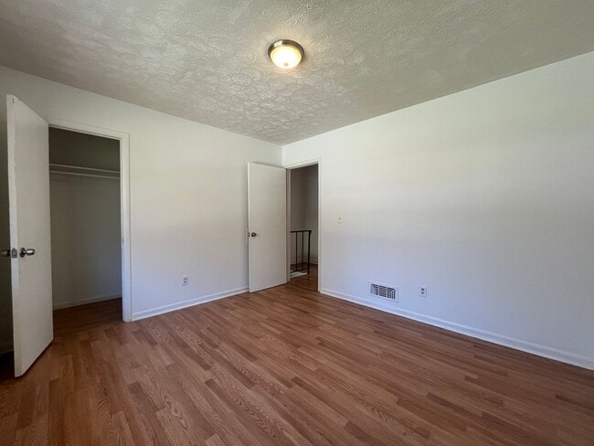 Building Photo - OPEN HOUSE: Spacious 2bd/1ba Across from Buford High School!