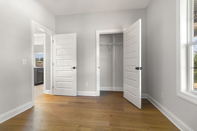 Building Photo - 303 Lee Ln