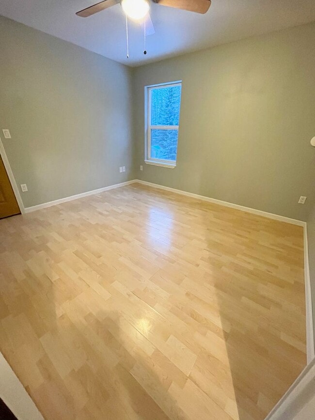 Building Photo - Large 4 bd, 2.5 bath home for rent in Nort...