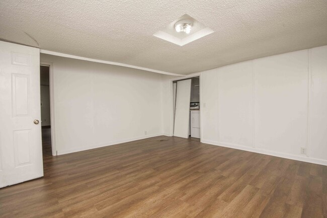 Building Photo - 3051 Dow Dr