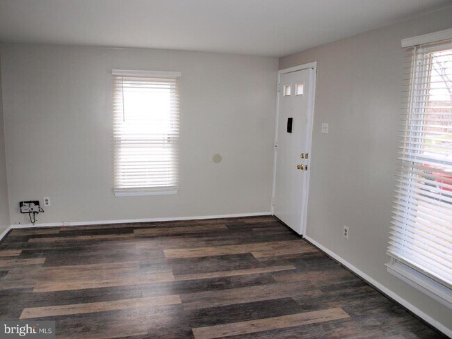 Building Photo - 12 W Wayne Terrace