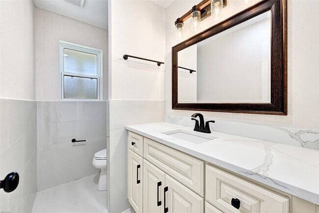 Building Photo - 7707 12 Fairway Ln