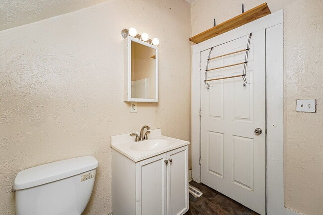 Building Photo - 6010 Wakefield Ave