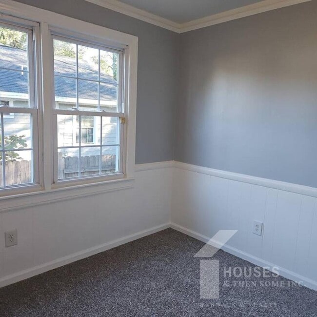 Building Photo - 7 Edwards St