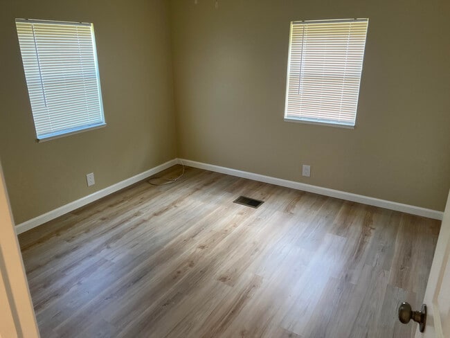 Building Photo - 1065 Moonlight Ct