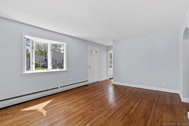 Building Photo - 119 Sunnyside Ct