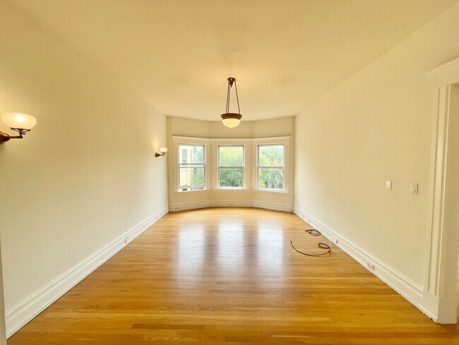 Building Photo - HUGE Top Floor Edwardian 4BR/1.5BA  Flat w...