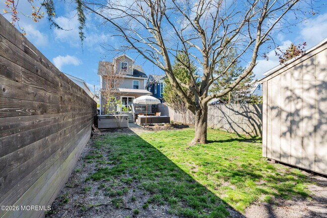 Building Photo - 510 Lareine Ave