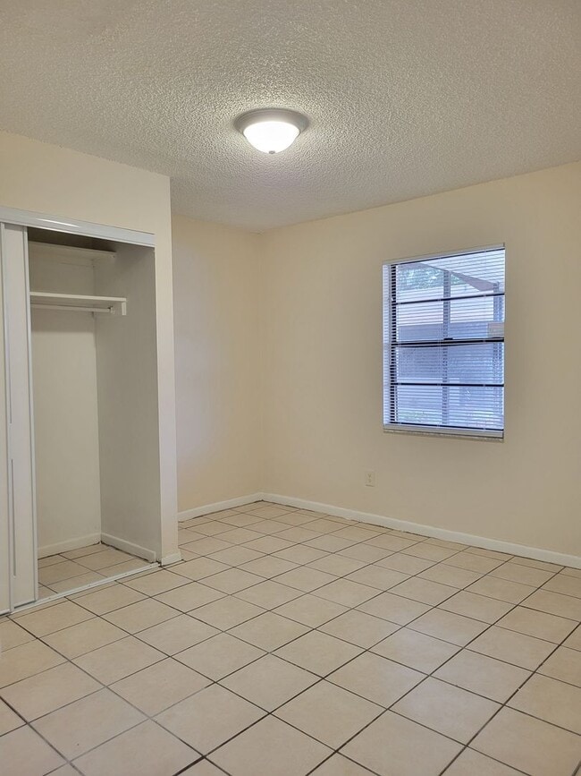 Building Photo - Renovated Two-Bedroom Apartment near Lake Howard
