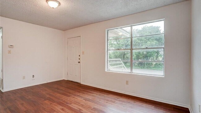 Building Photo - 724 Old Martindale Rd