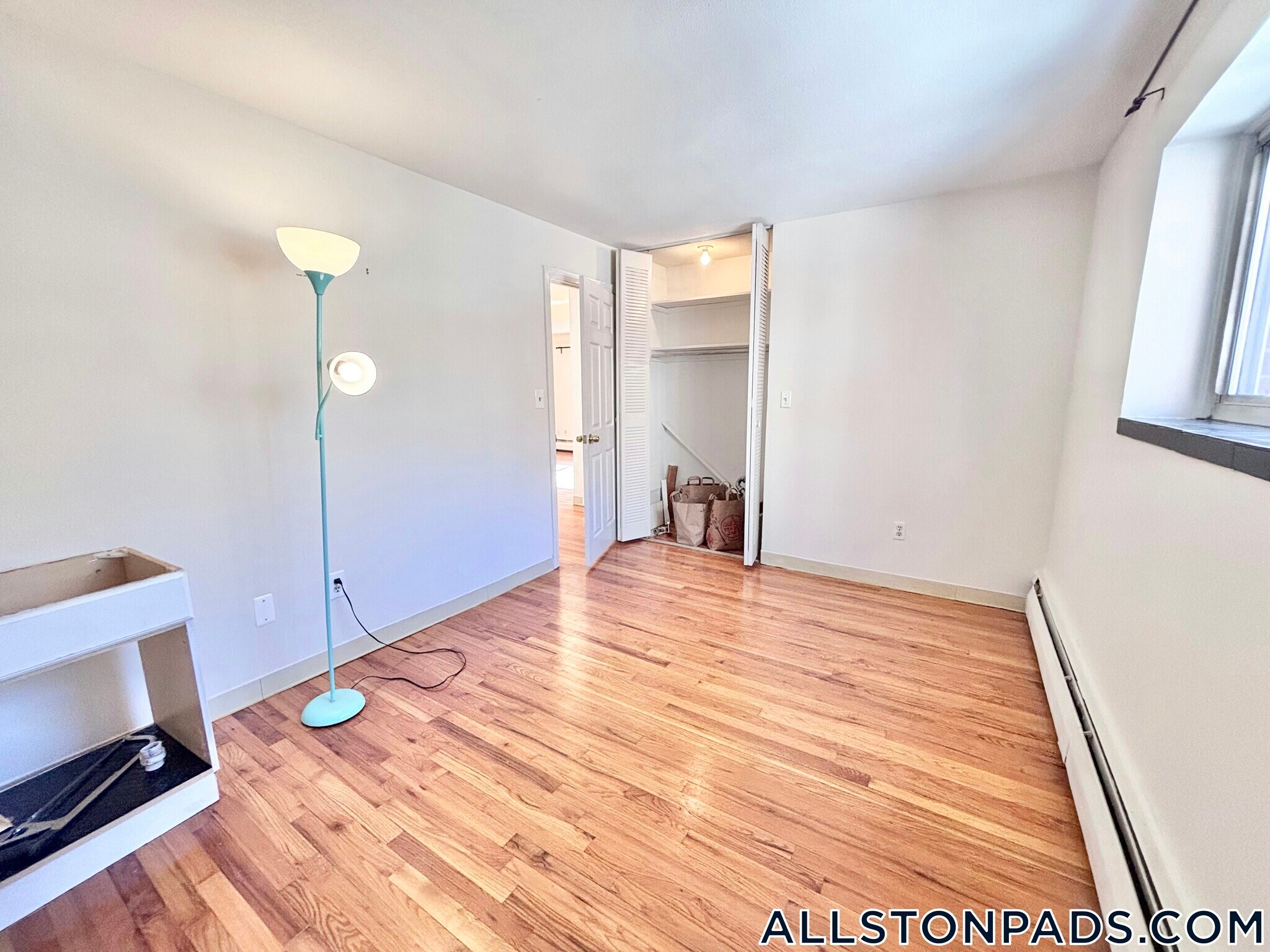 Building Photo - 245 Kelton St