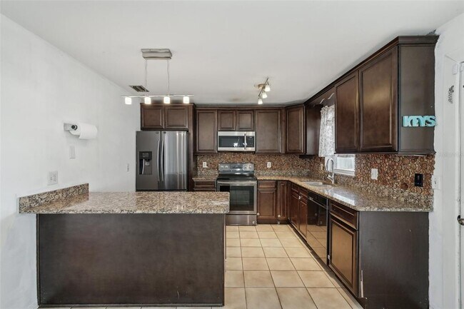 Building Photo - 503 Holt Cir